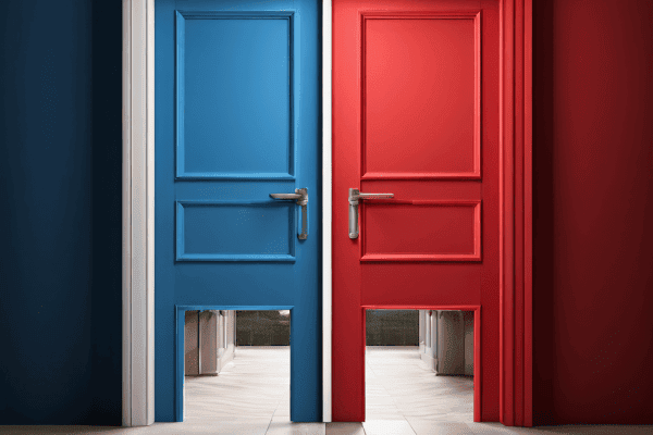 영원히 열려 있는 보증의 문과 1년 타이머가 있는 닫히는 문을 나란히 비교하여 전략적 정책 차이점을 시각적으로 보여주는 이미지입니다.